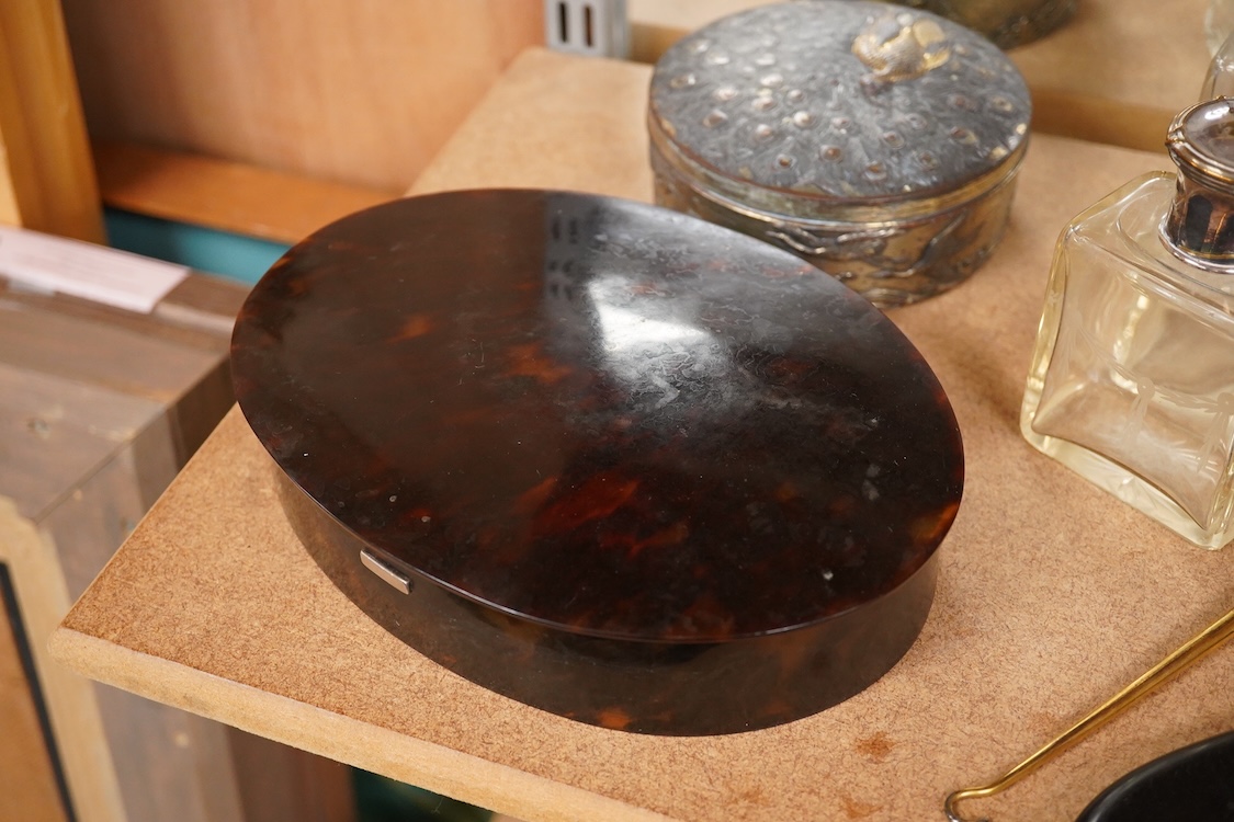 An Edwardian tortoiseshell jewellery box, a pair of gilt metal lorgnettes, a pair of half hoop gold earrings and pearl earrings, three jars etc